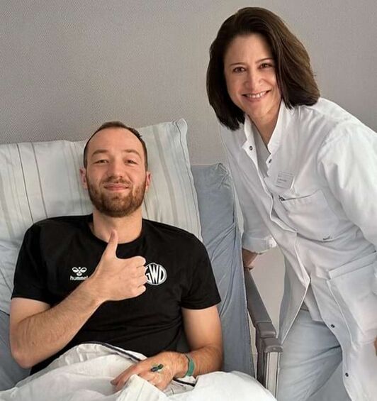 Bundesligahandballer Alexander Weck operiert von Frau Dr. Mellany Galla